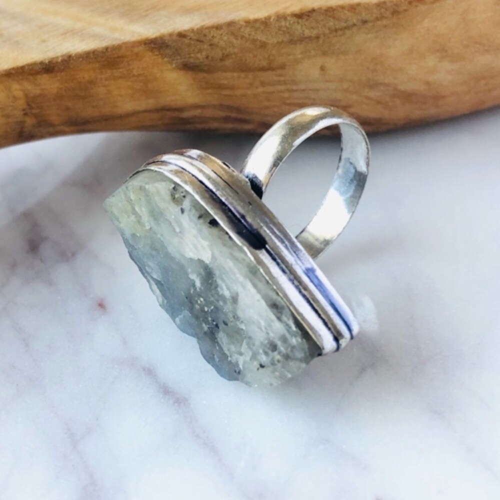 Labradorite Silver Ring - Picture 5 of 10